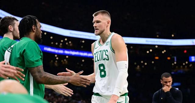 黄蜂险胜命运悬念,浓眉哥关键表现点燃全场!